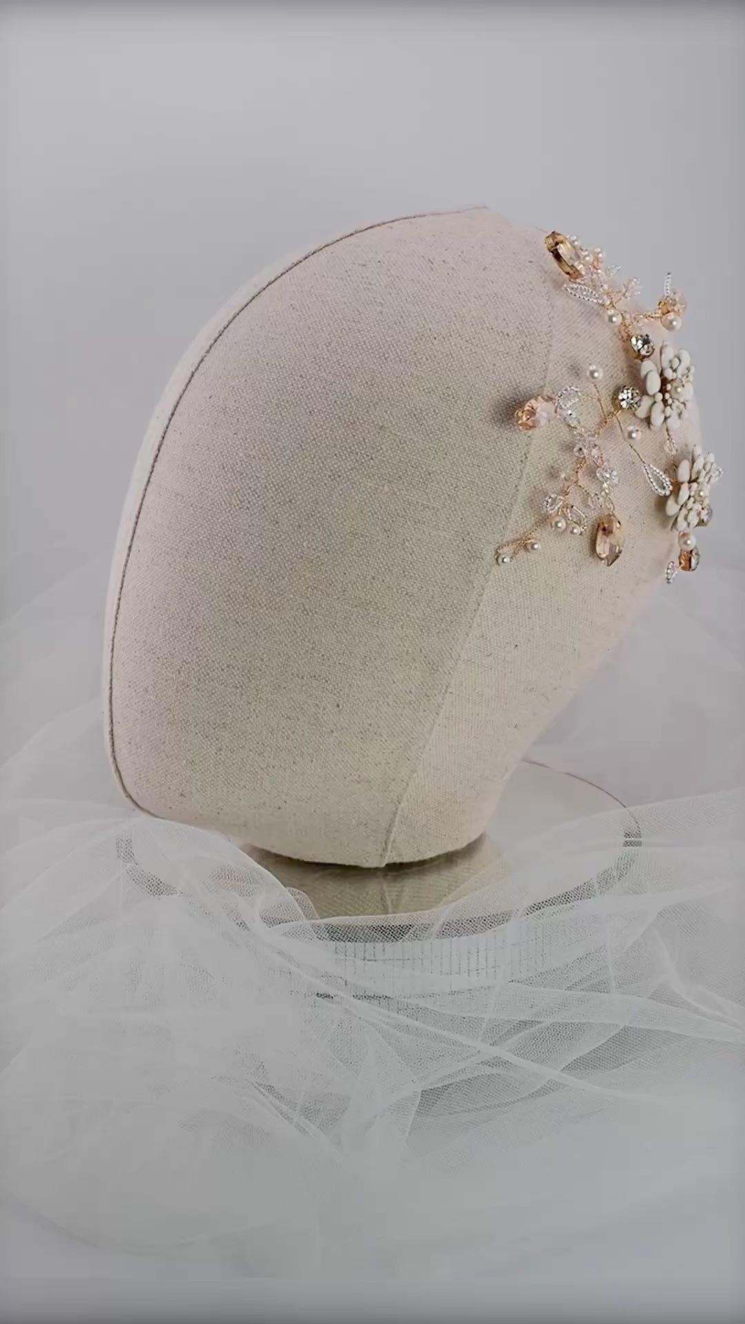 THE CHANTILLY BLOOM HAIR VINE